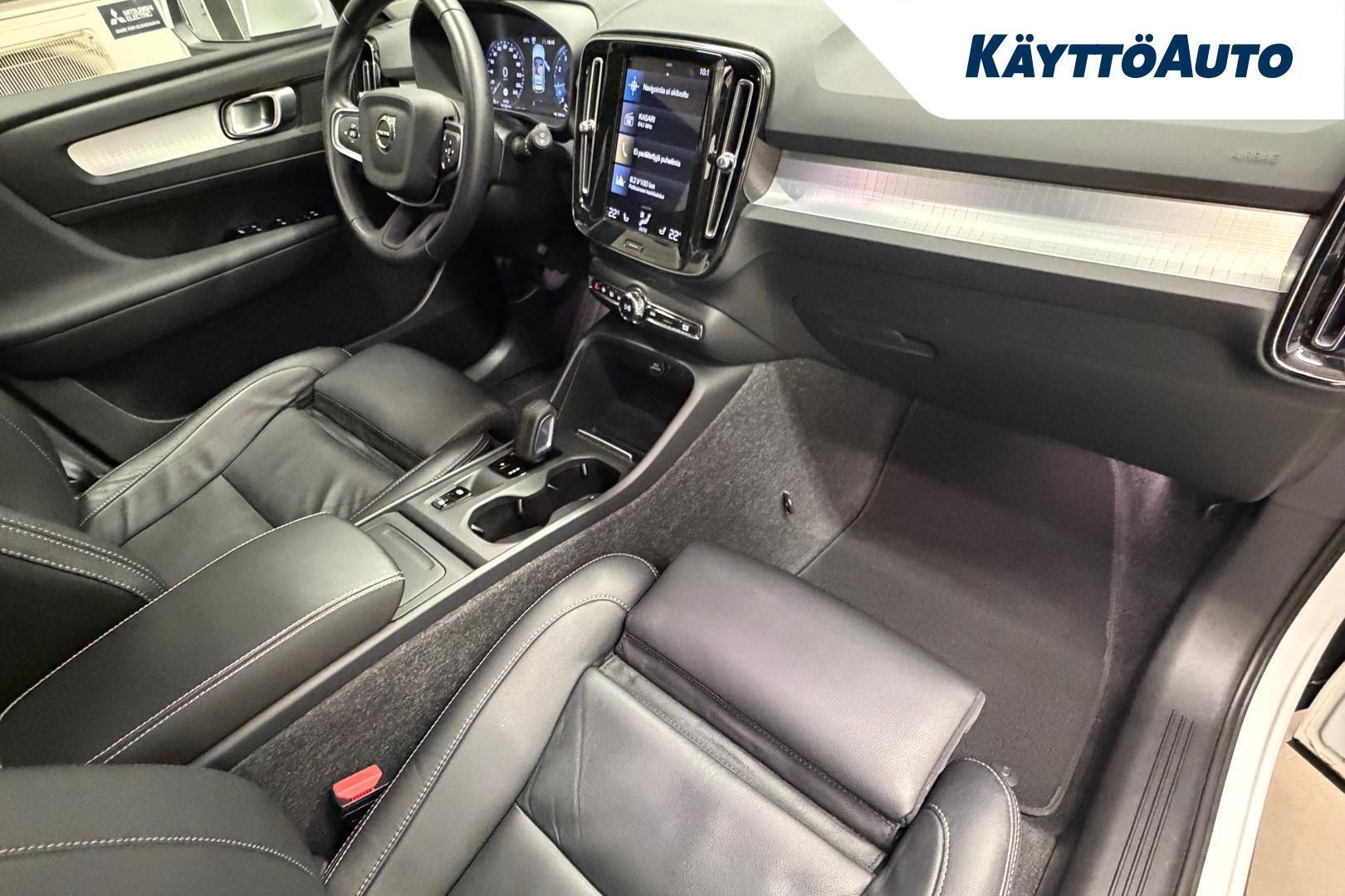 VOLVO XC40 2021