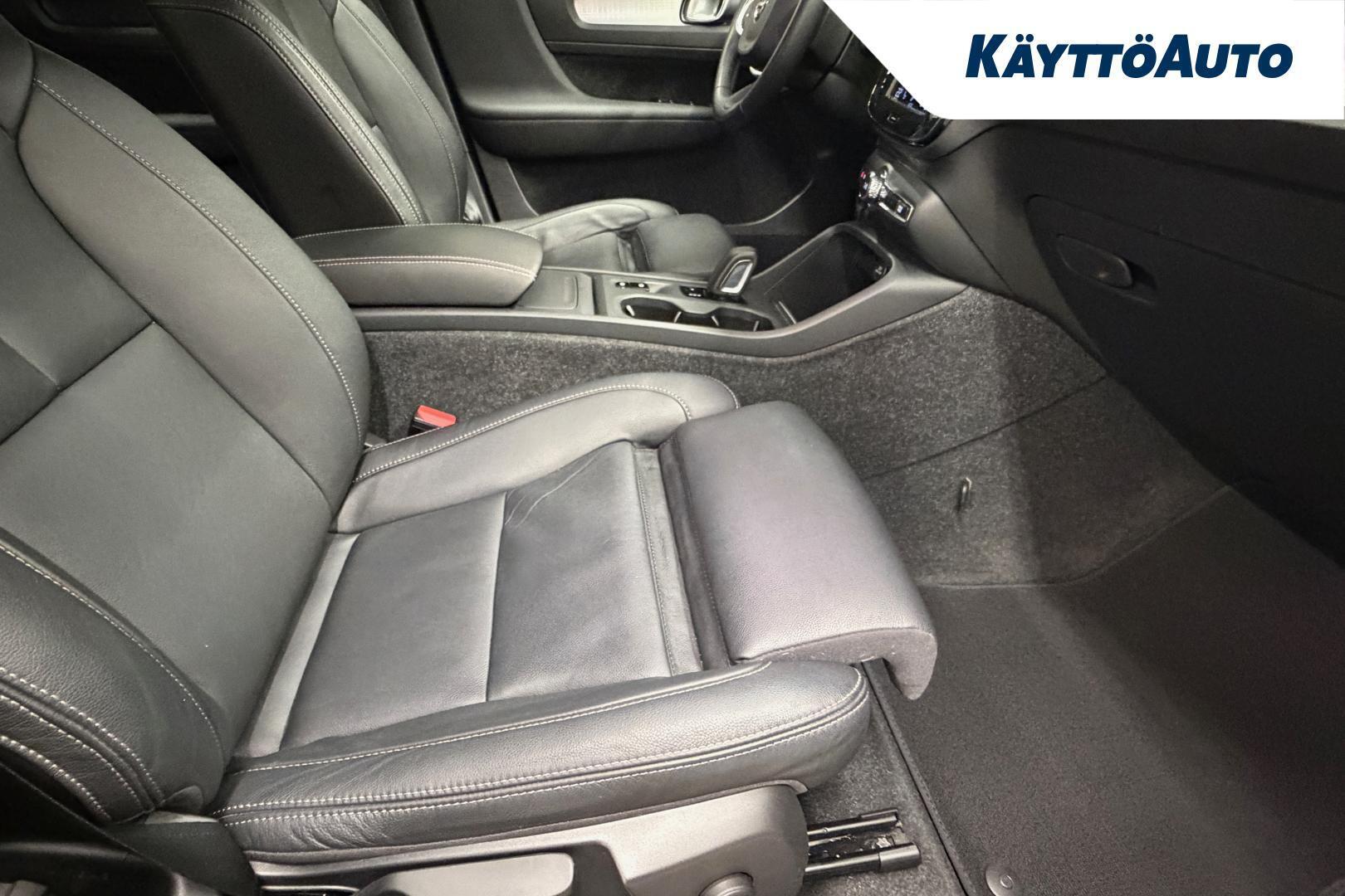 VOLVO XC40 2021