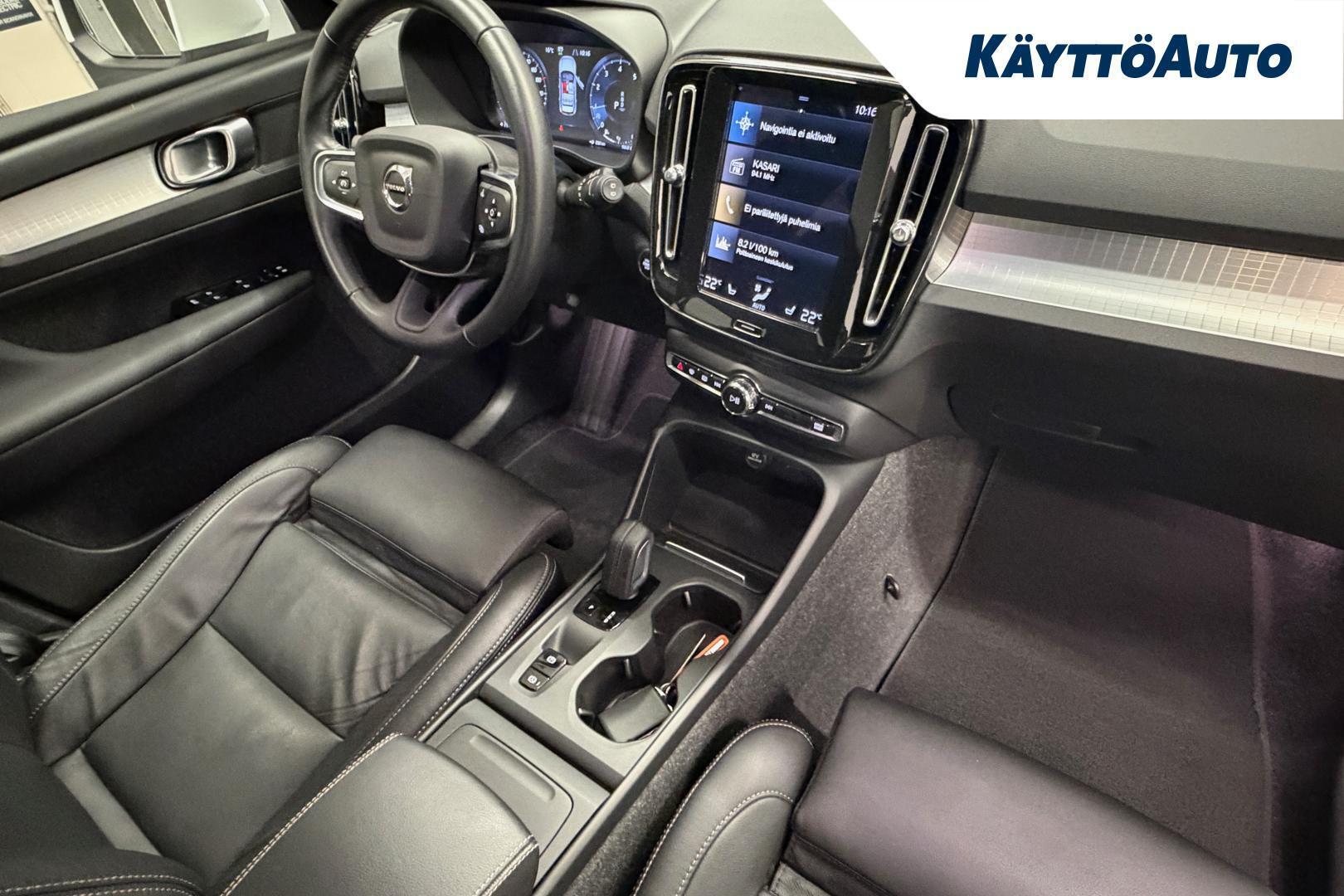 VOLVO XC40 2021