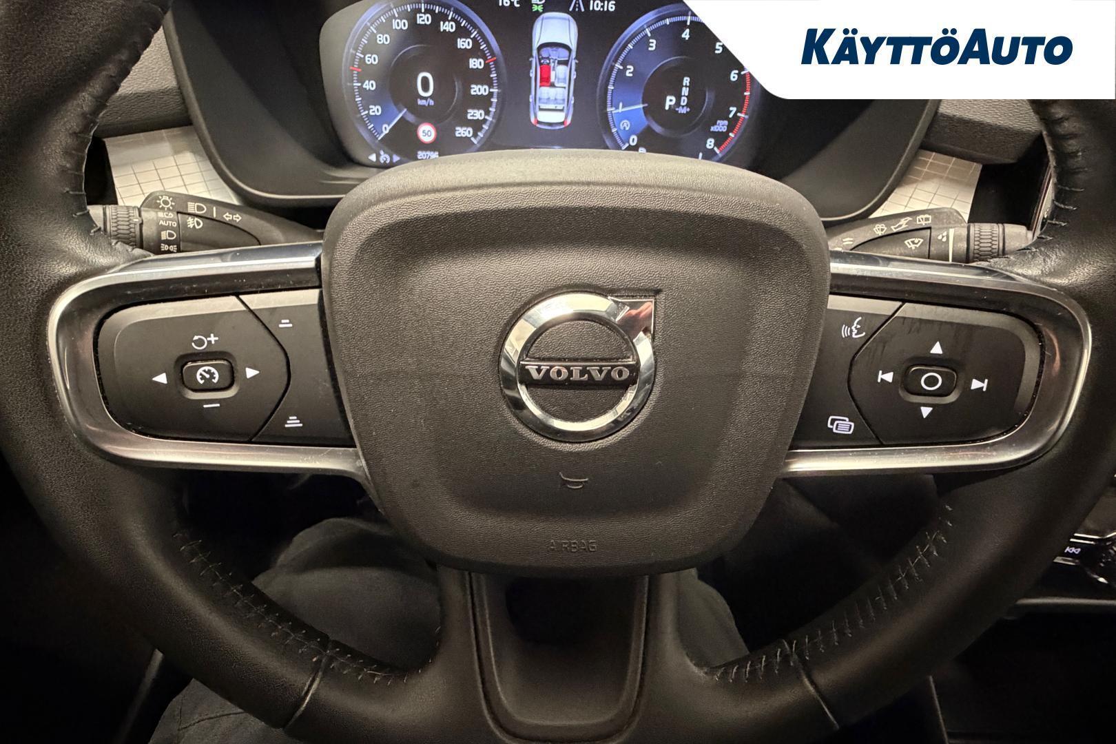 VOLVO XC40 2021