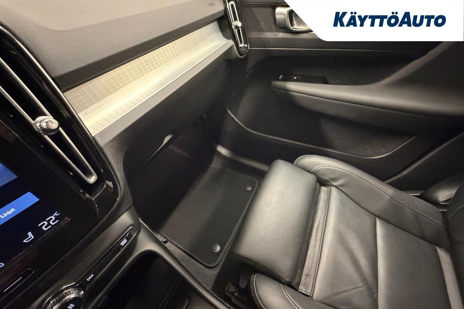 VOLVO XC40 2021
