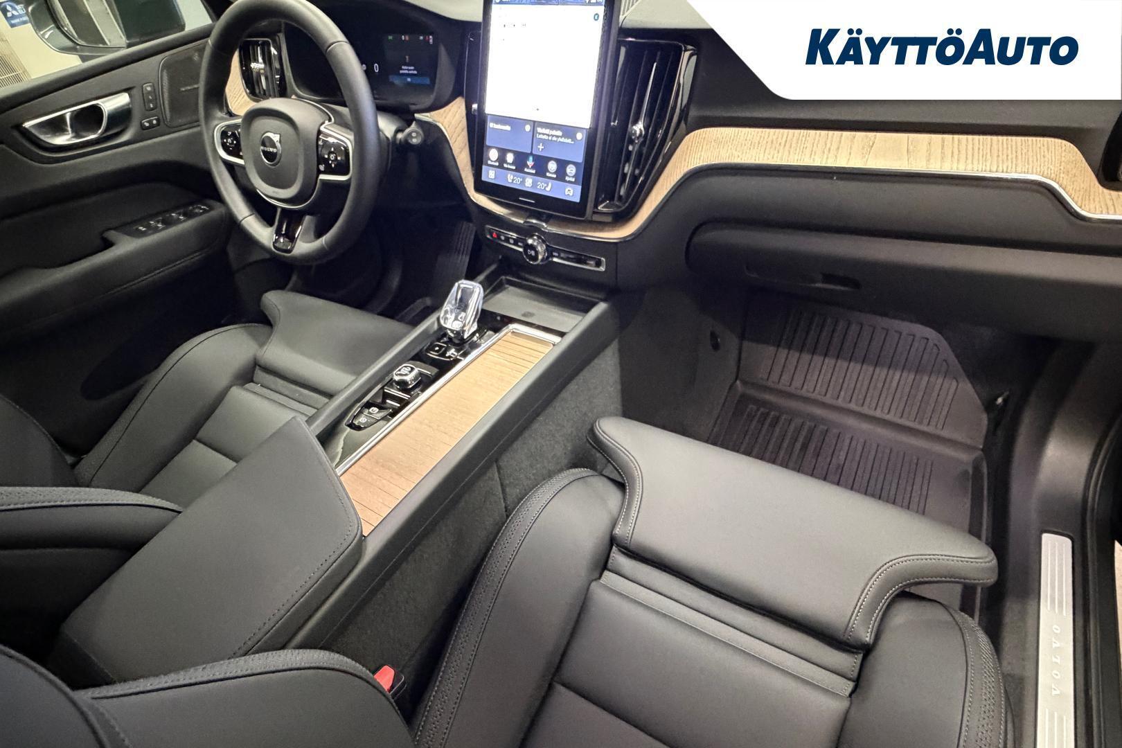 VOLVO XC60 2026