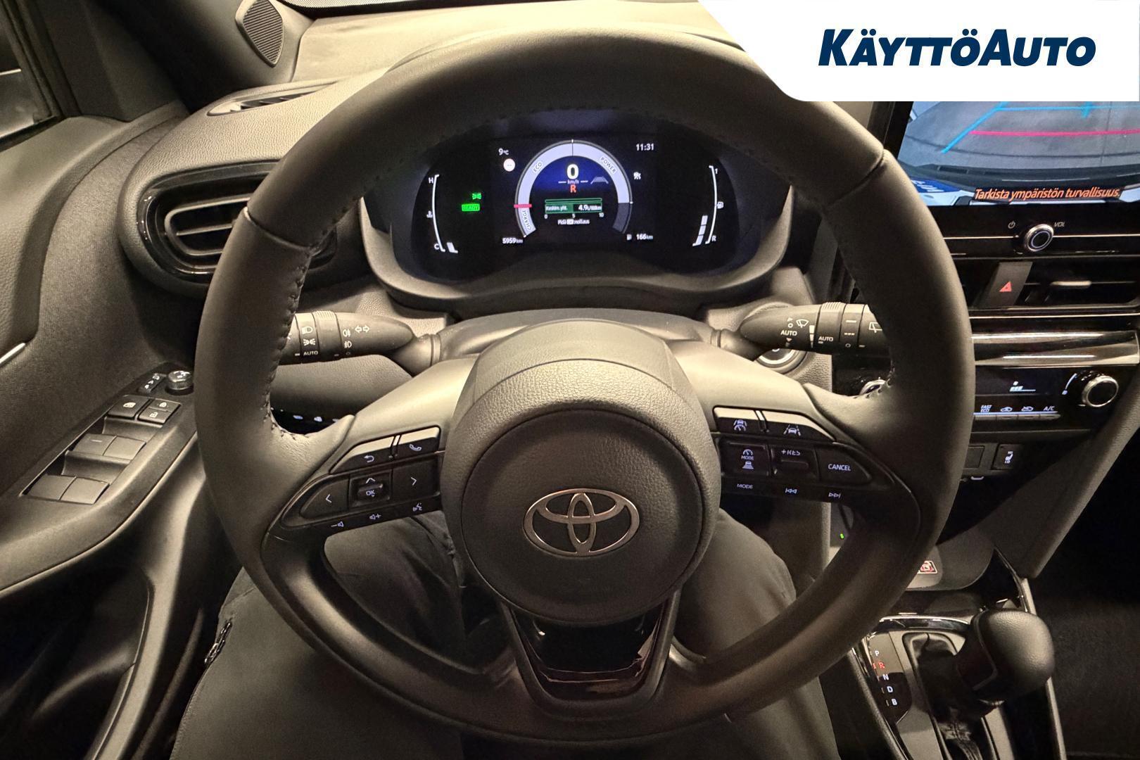 TOYOTA Yaris Cross 2025