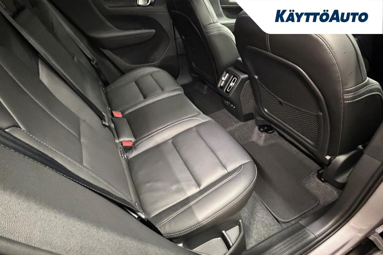 VOLVO XC40 2026