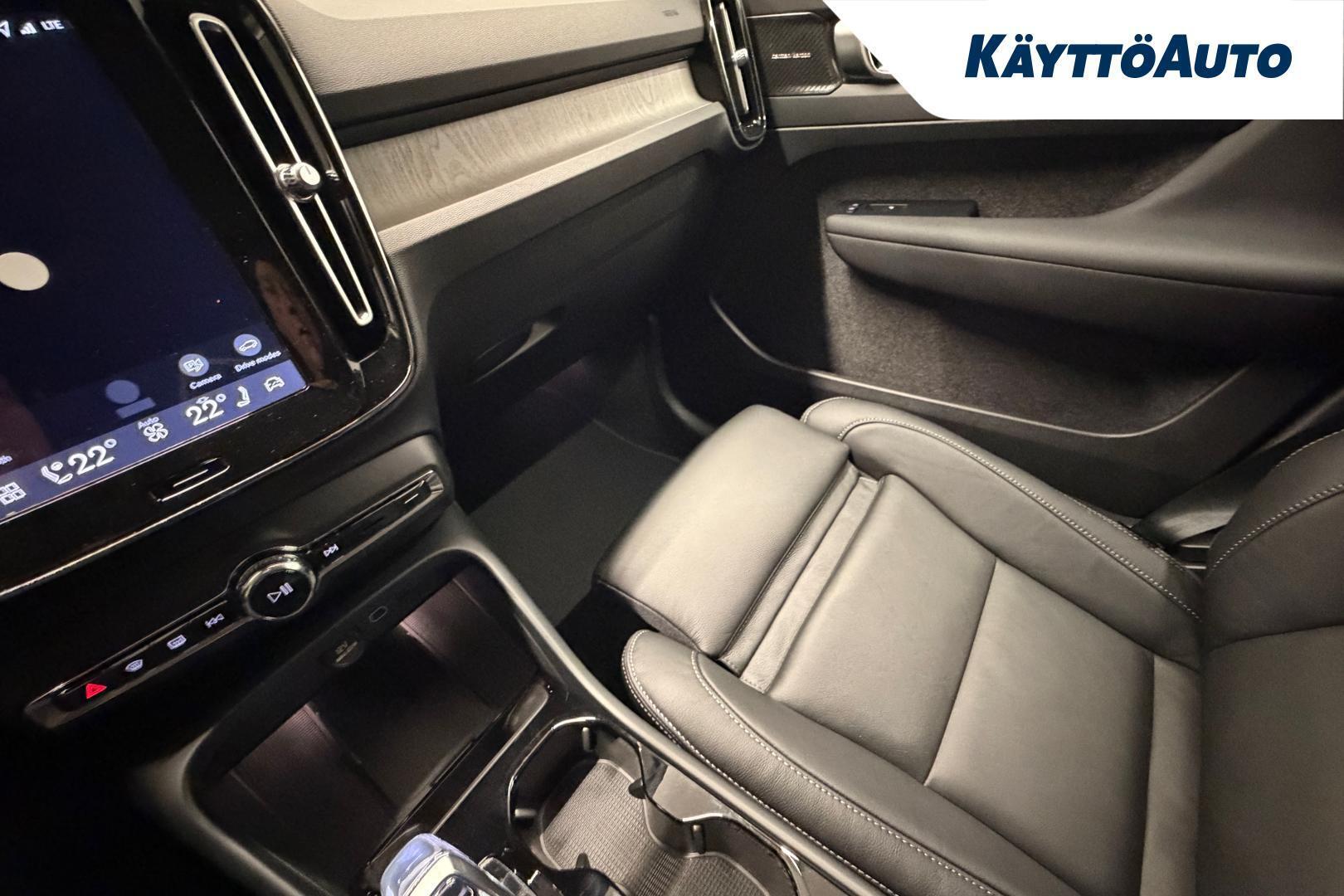 VOLVO XC40 2026