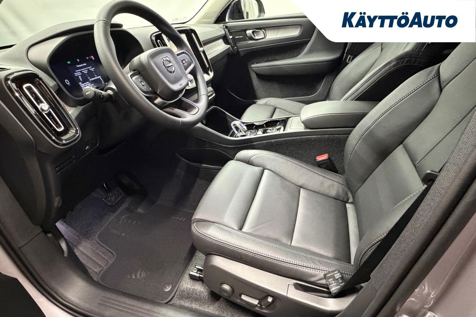 VOLVO XC40 2026
