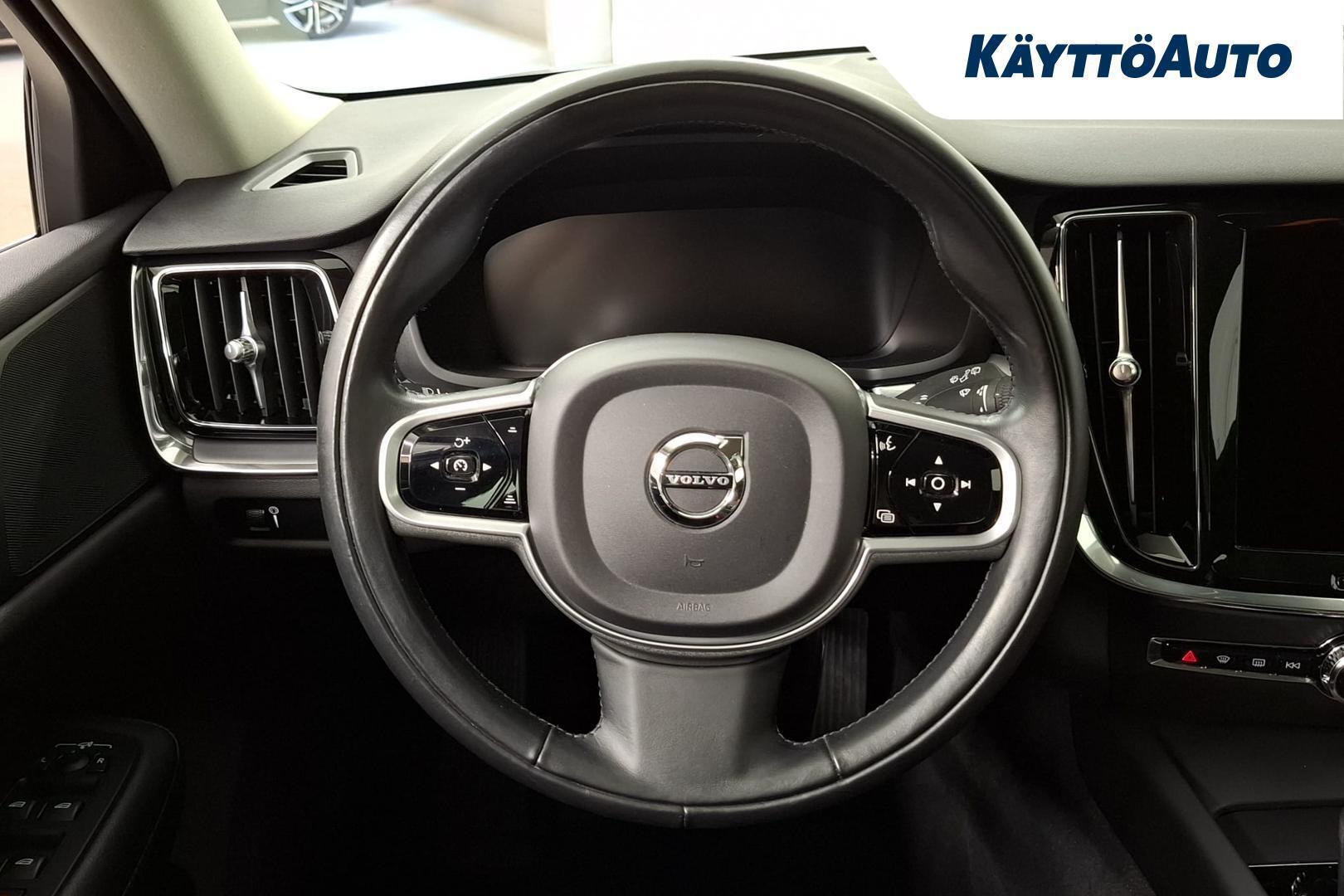 VOLVO V60 2021