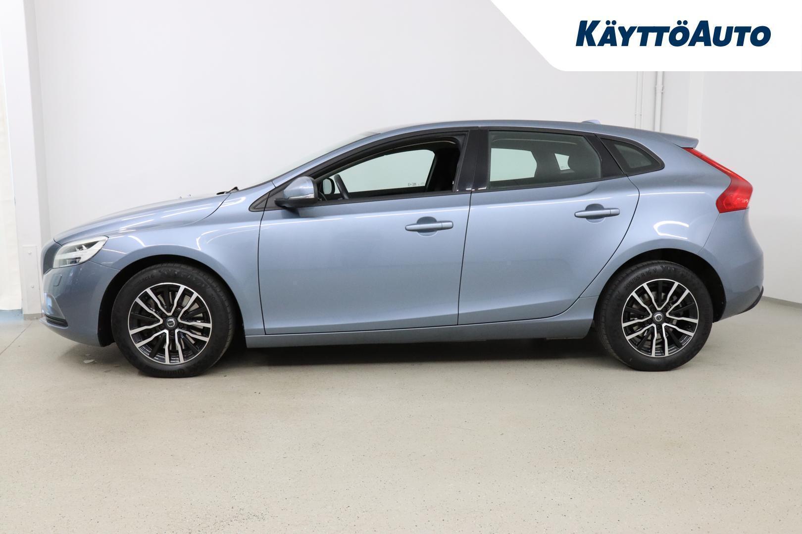 VOLVO V40 2018