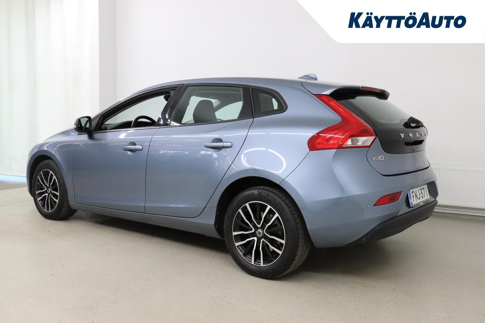 VOLVO V40 2018