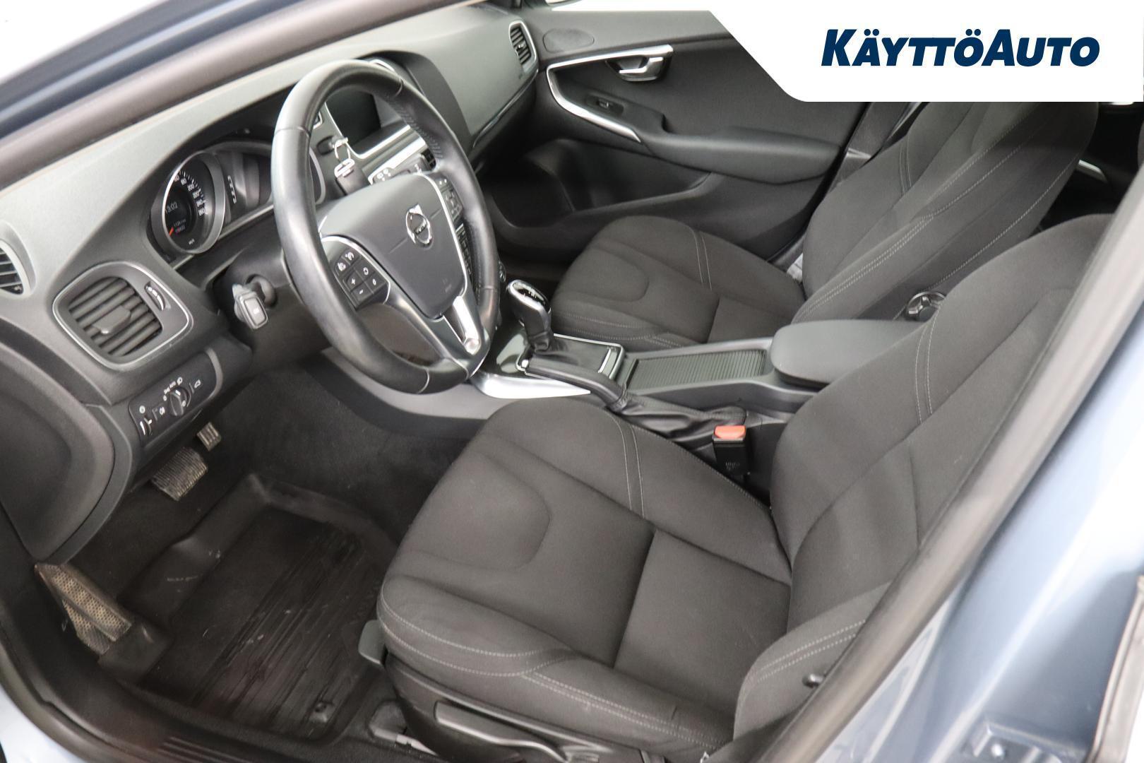 VOLVO V40 2018