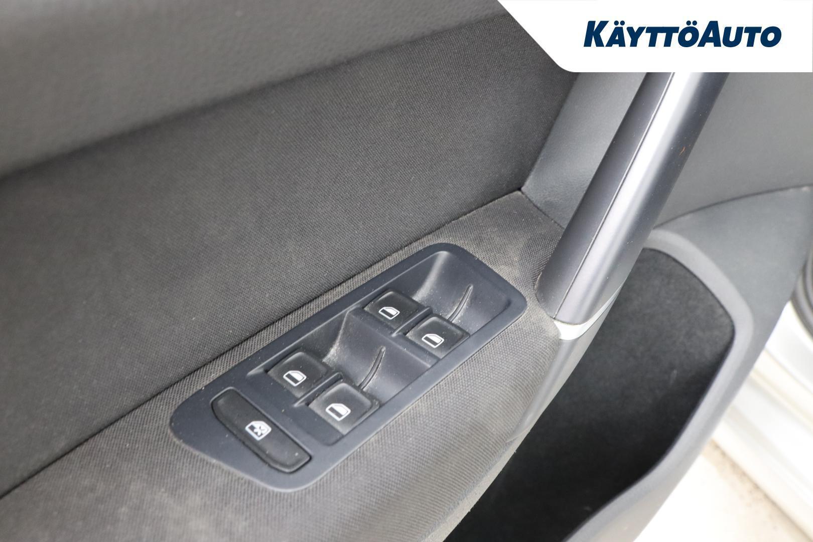 VOLKSWAGEN Golf Sportsvan 2014