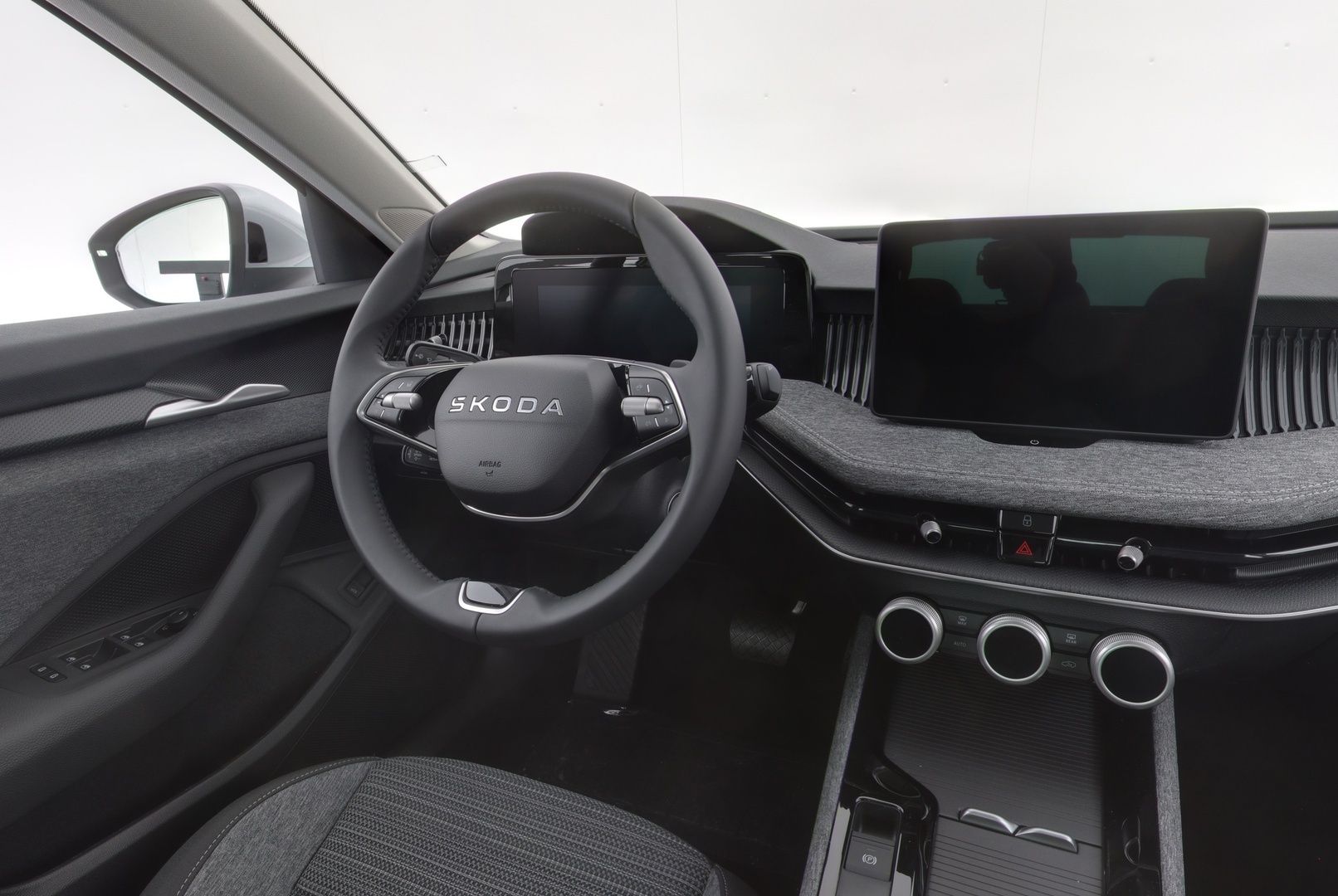 SKODA Superb 2026