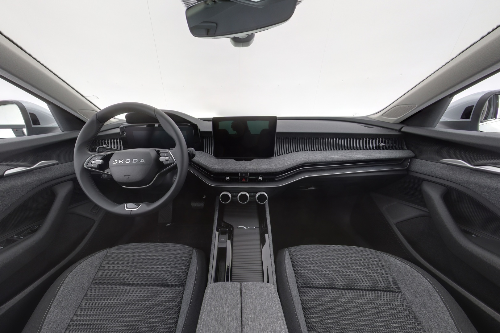 SKODA Superb 2026