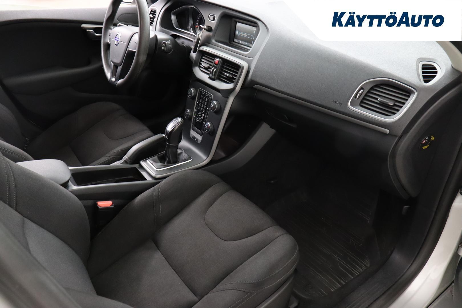 VOLVO V40 2012