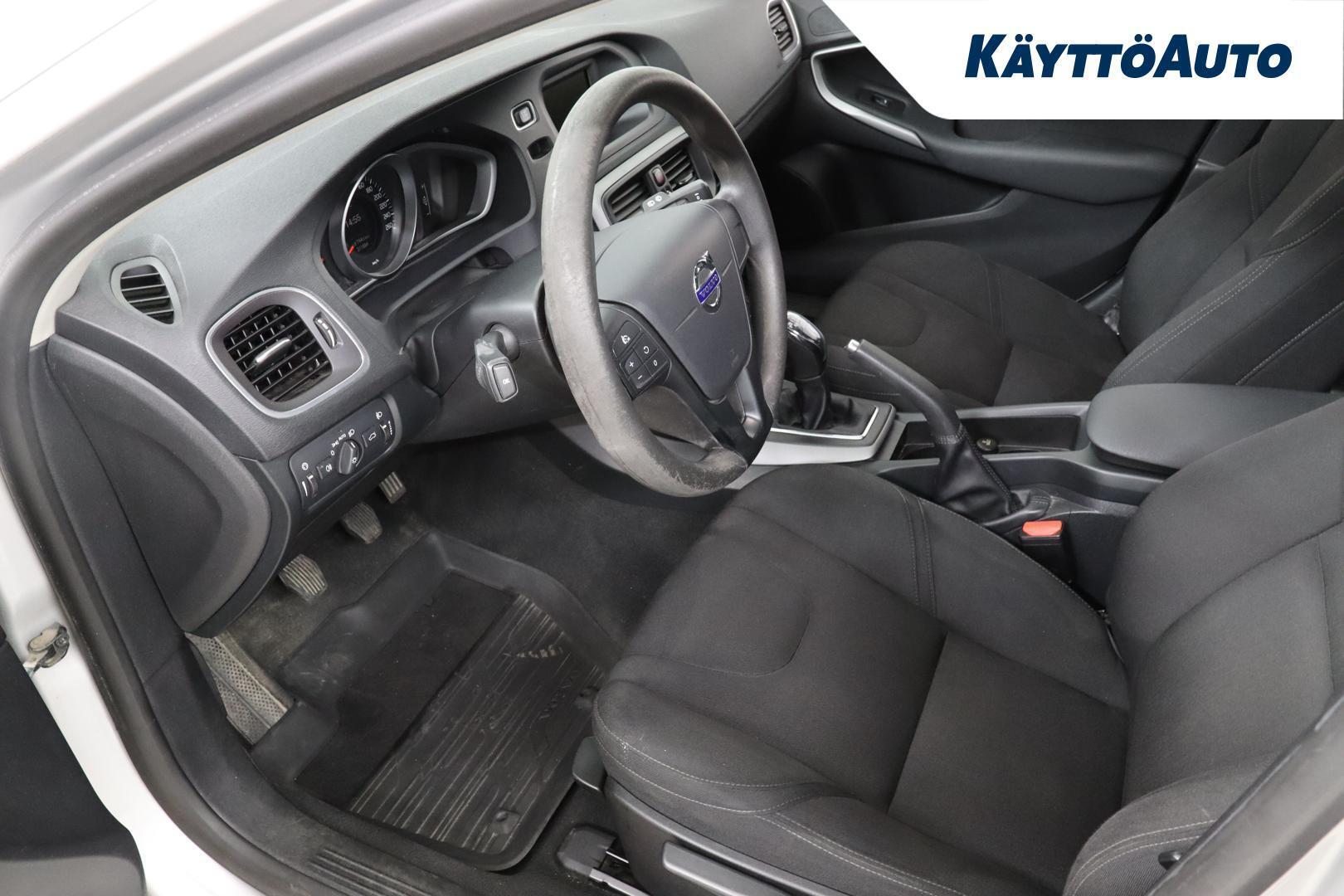 VOLVO V40 2012