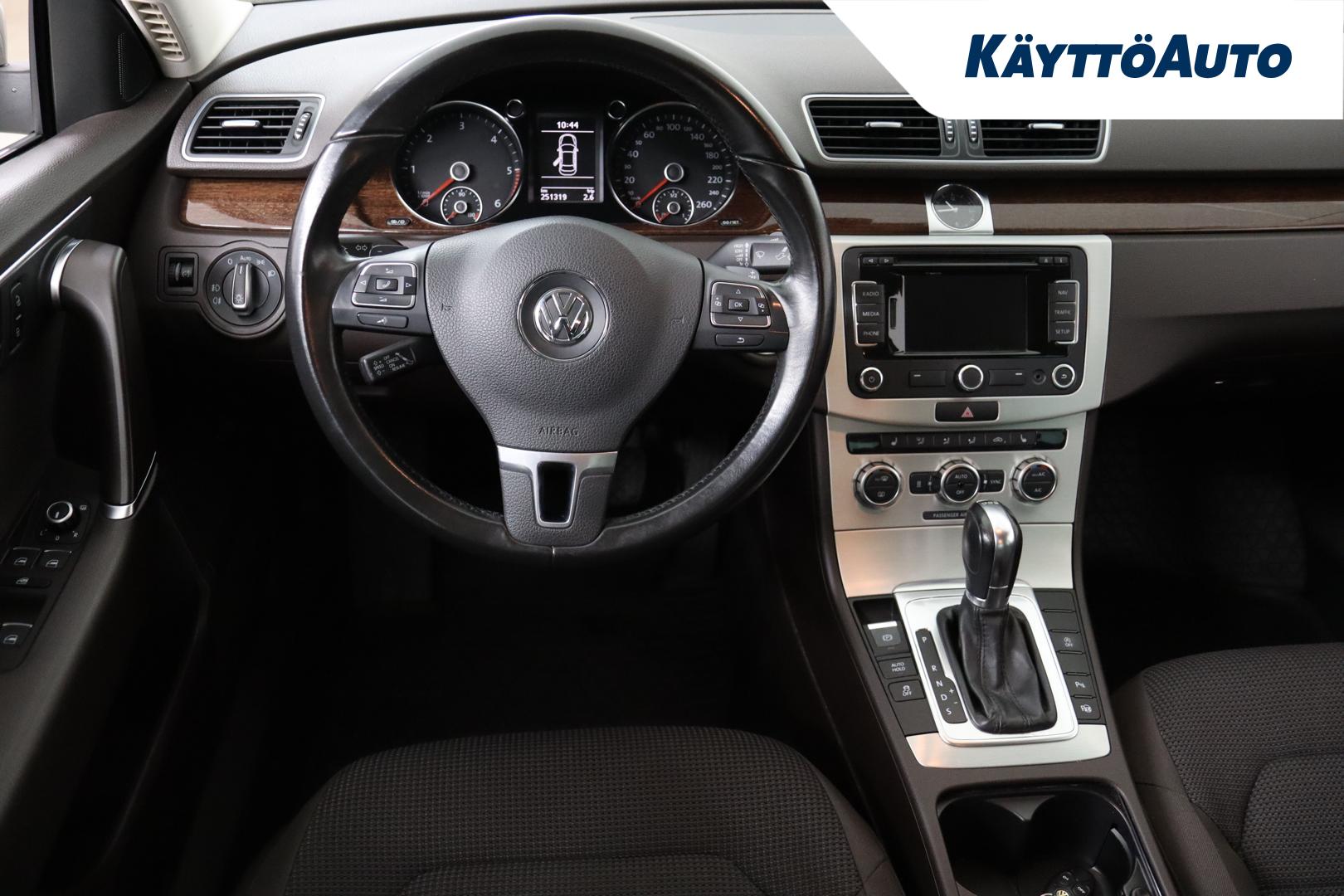 VOLKSWAGEN Passat 2013