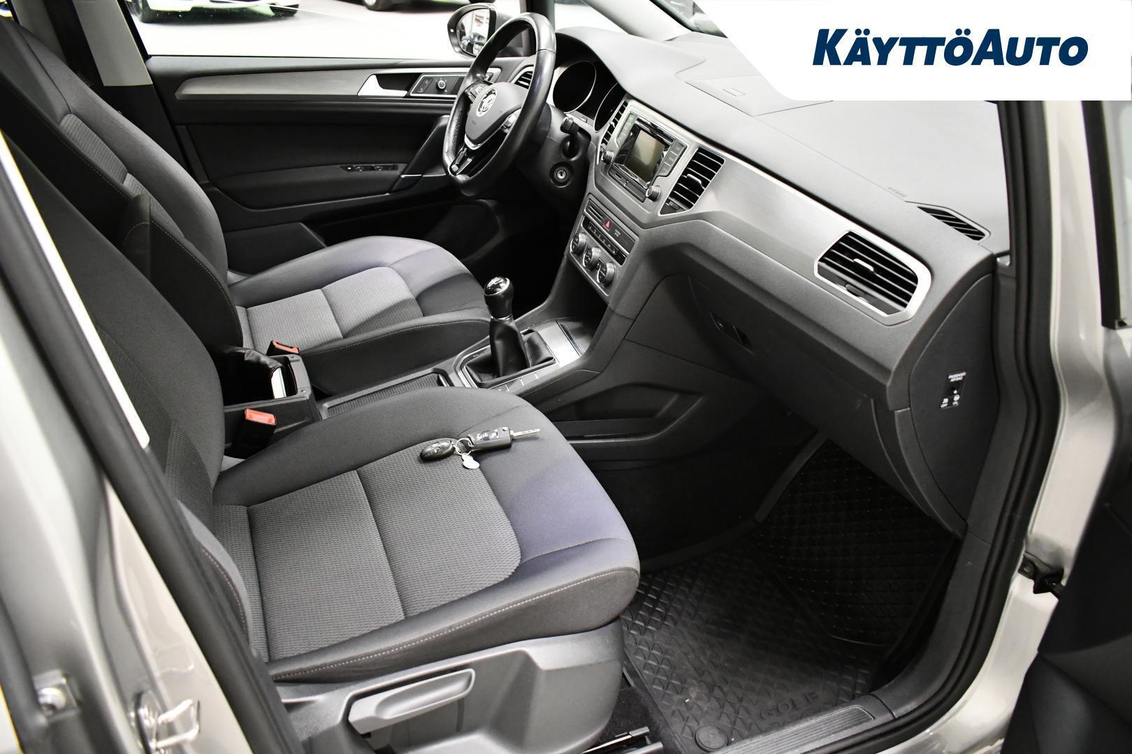 VOLKSWAGEN Golf Sportsvan 12