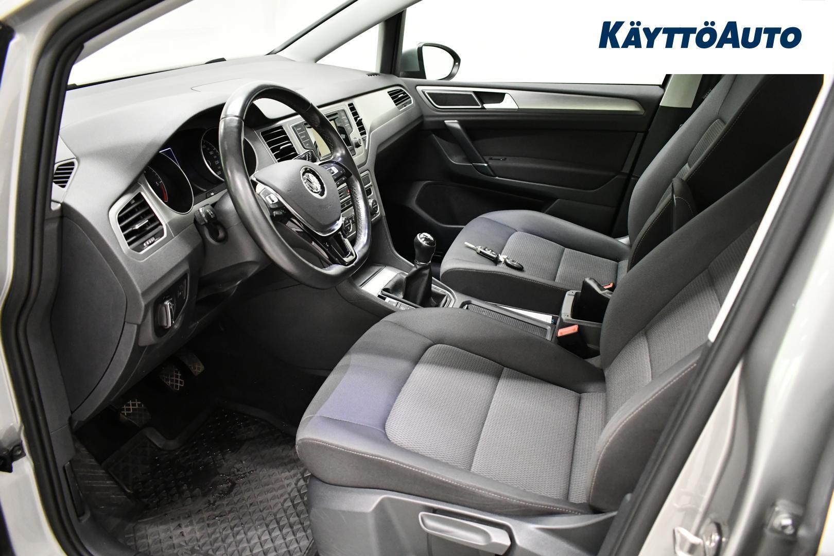 VOLKSWAGEN Golf Sportsvan 13