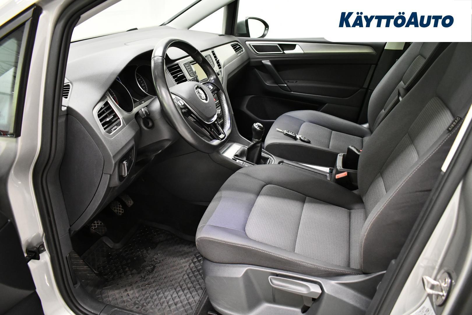 VOLKSWAGEN Golf Sportsvan 4