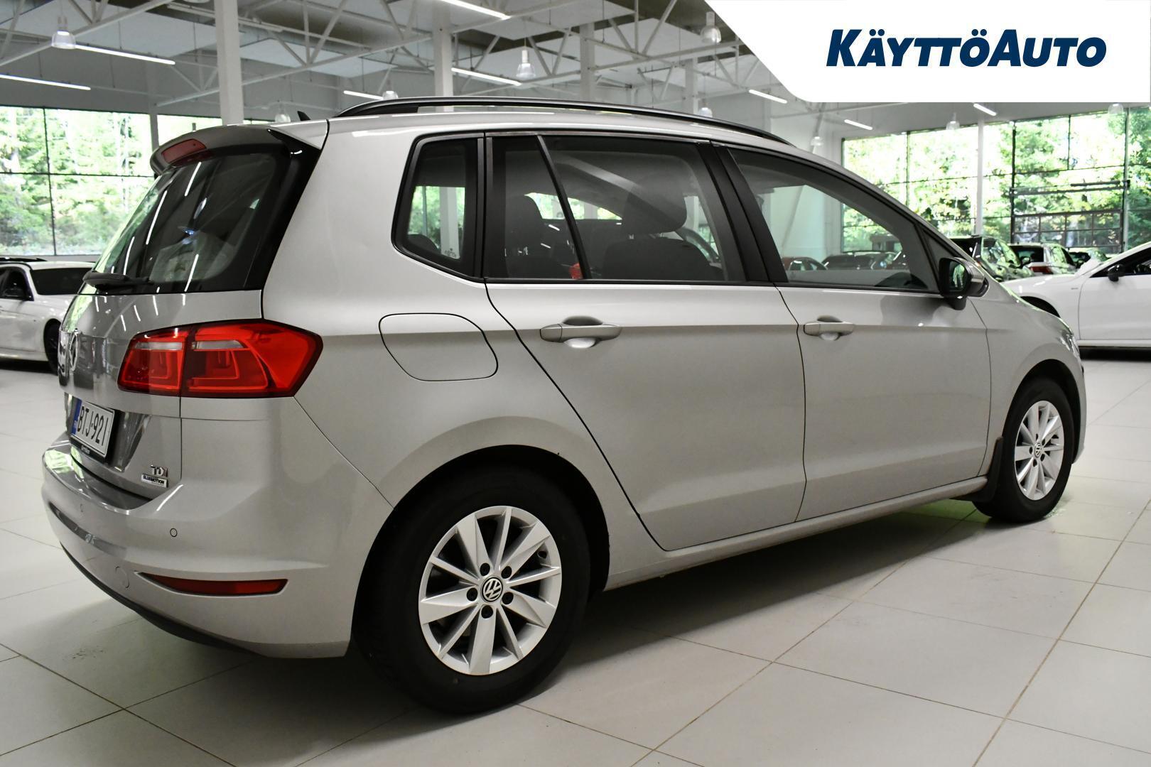 VOLKSWAGEN Golf Sportsvan 8