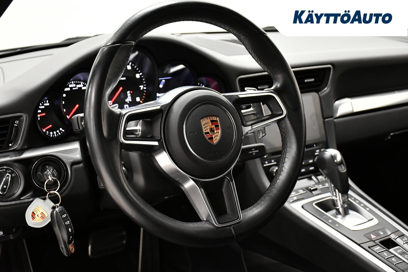 PORSCHE 911 2016