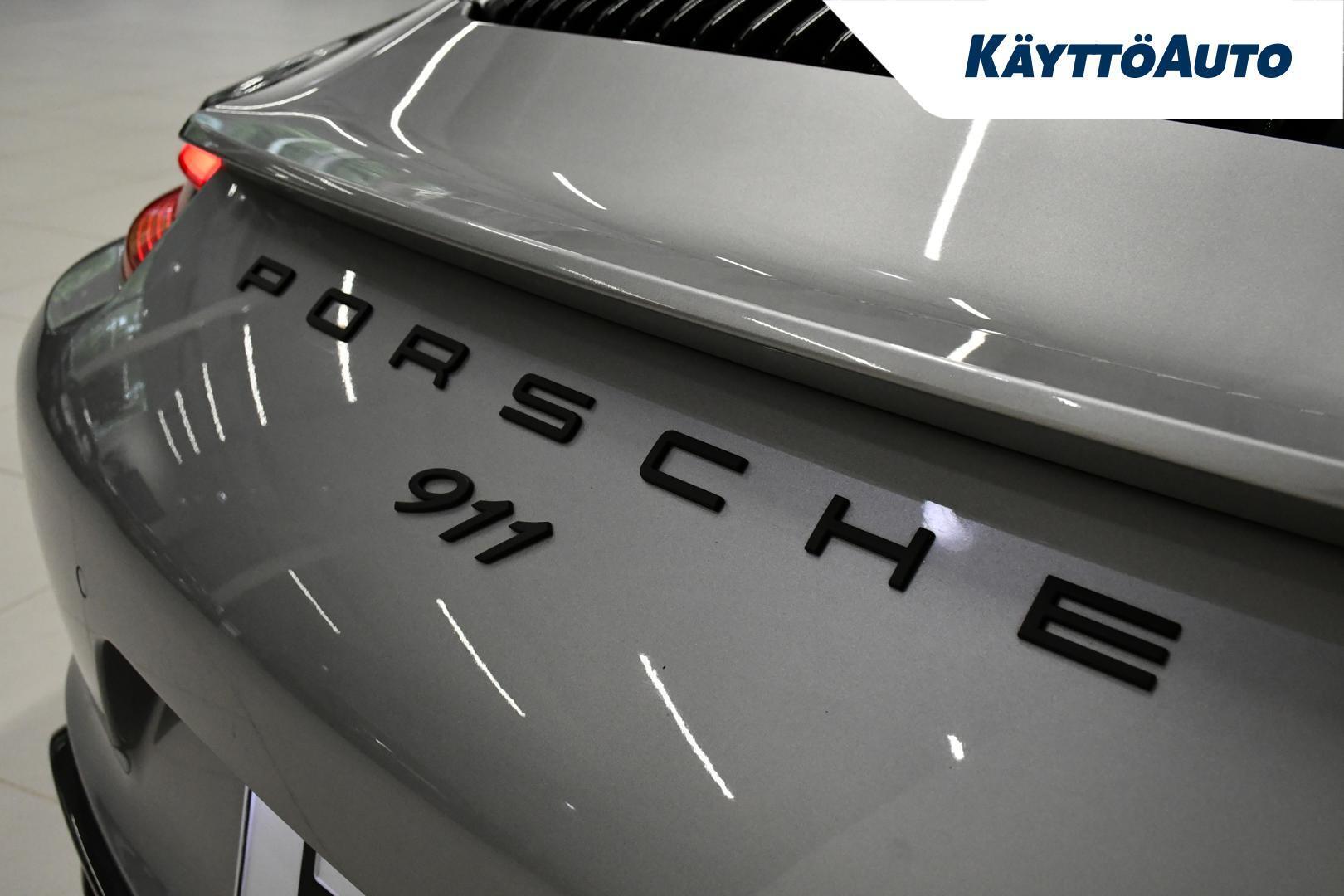 PORSCHE 911 2016