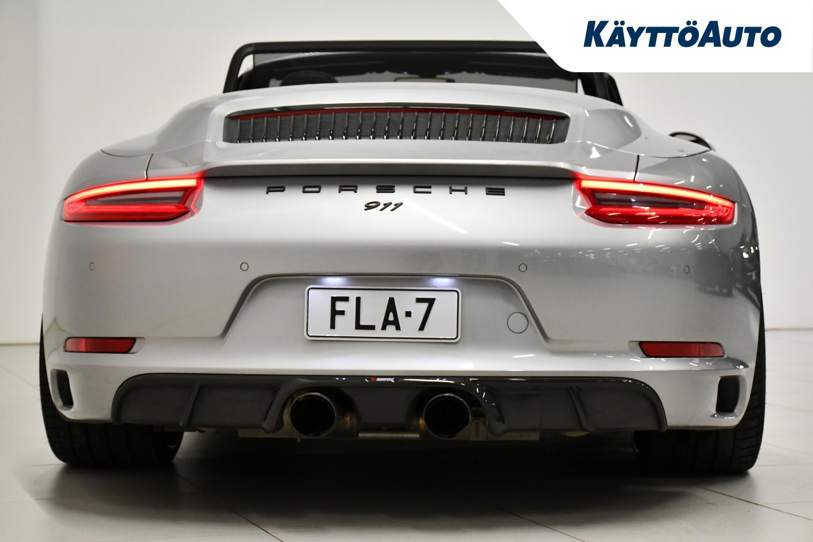 PORSCHE 911 2016