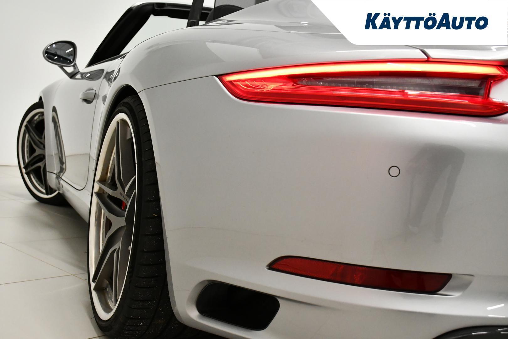 PORSCHE 911 2016
