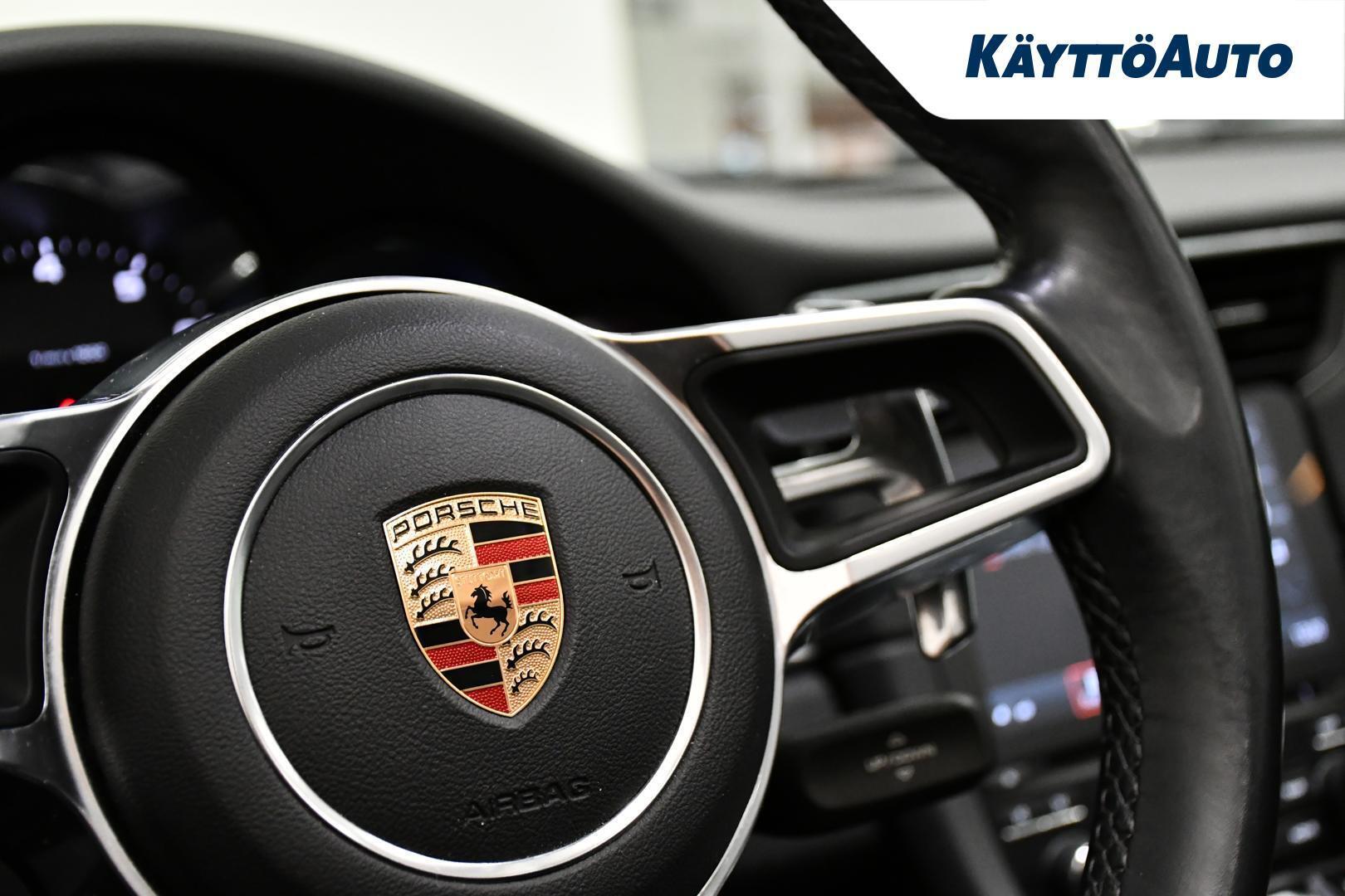 PORSCHE 911 2016
