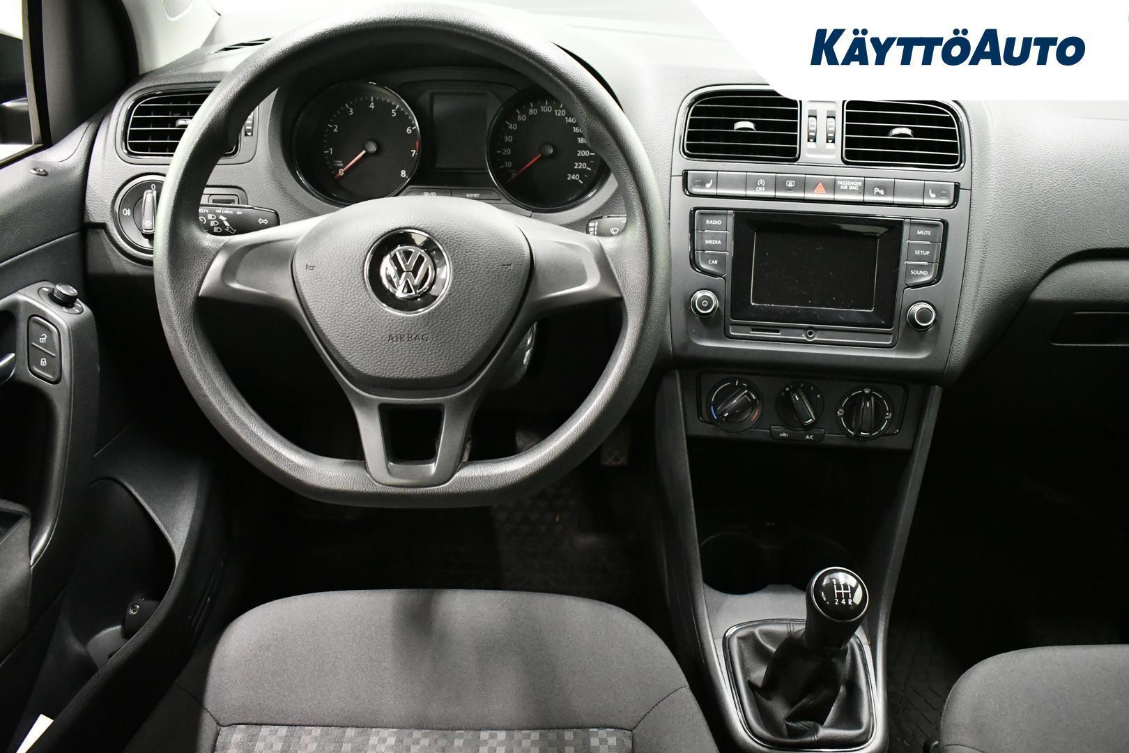 VOLKSWAGEN Polo 2015