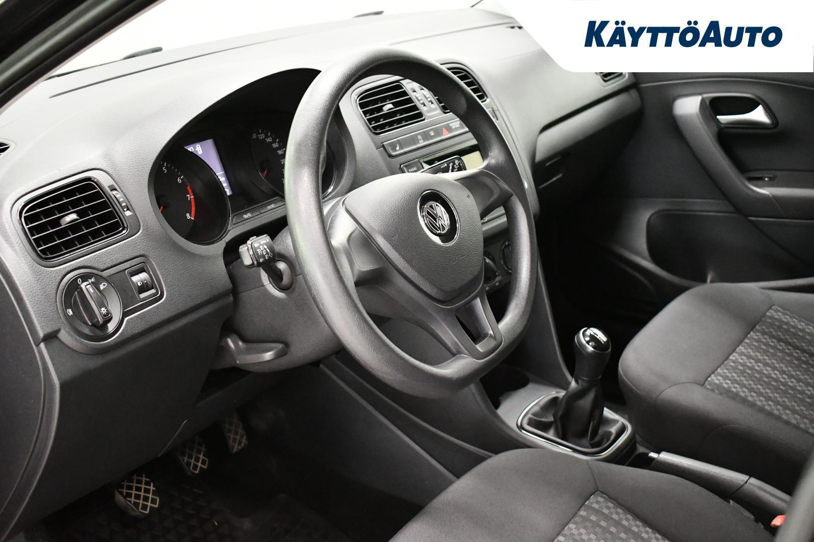 VOLKSWAGEN Polo 2015