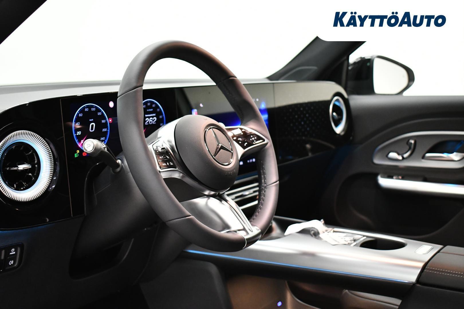 MERCEDES-BENZ GLB 2026