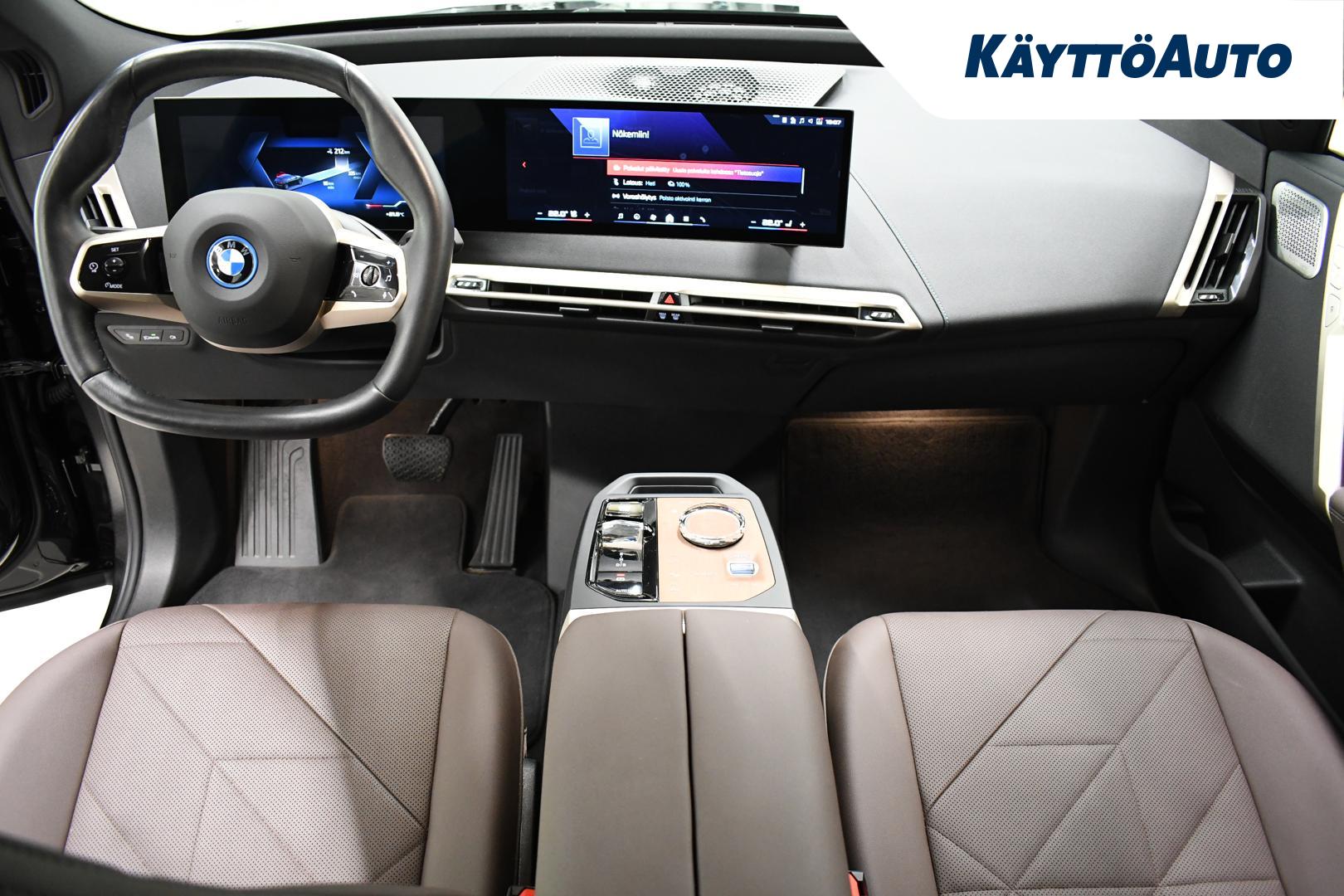BMW IX M60 11