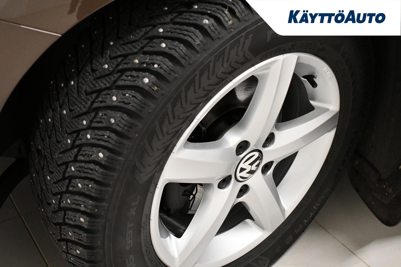 VOLKSWAGEN Beetle 2013