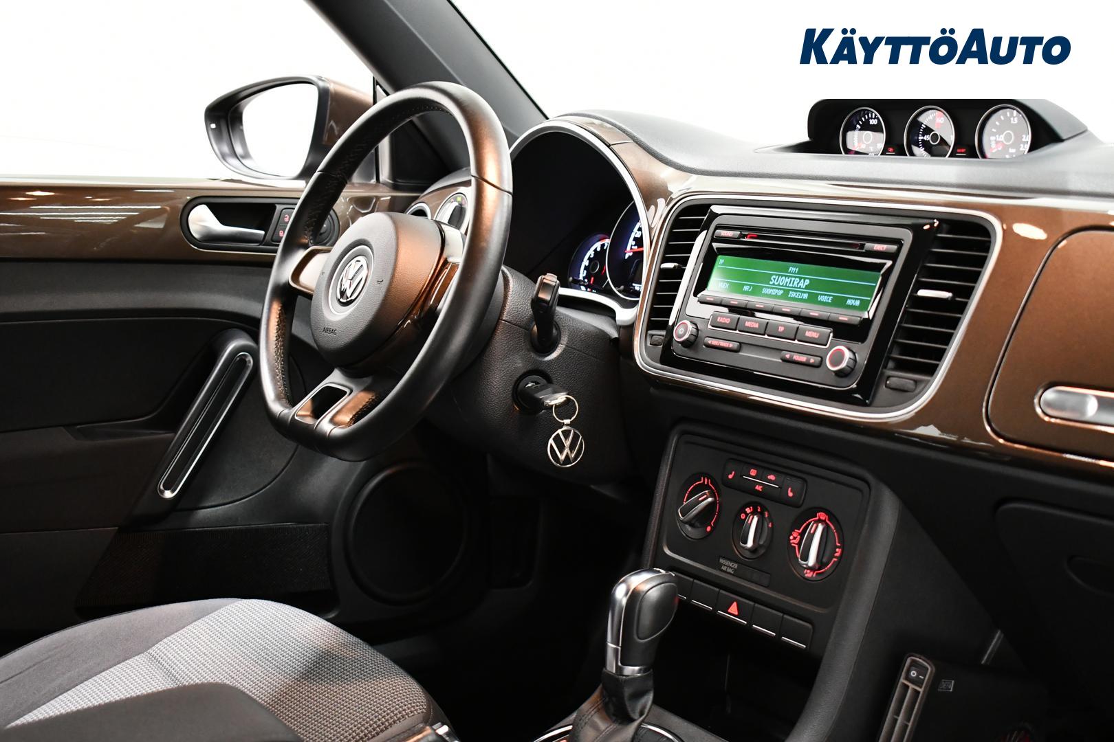 VOLKSWAGEN Beetle 2013