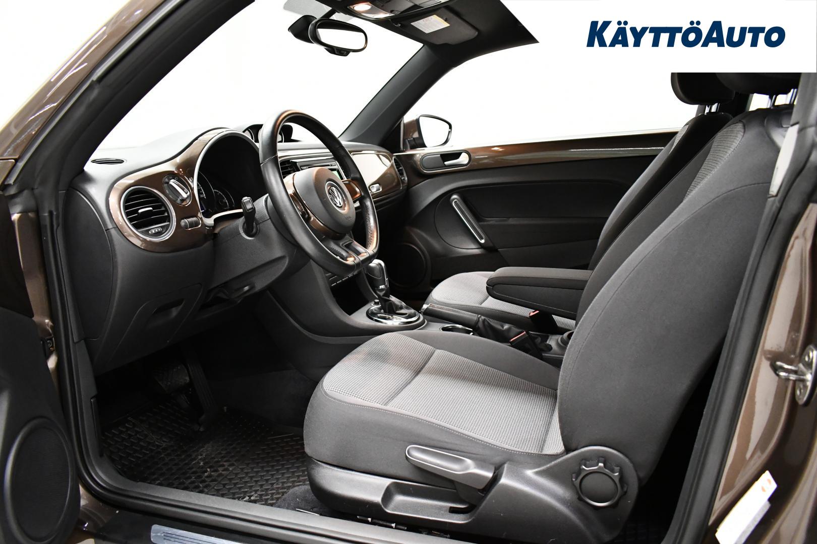 VOLKSWAGEN Beetle 2013