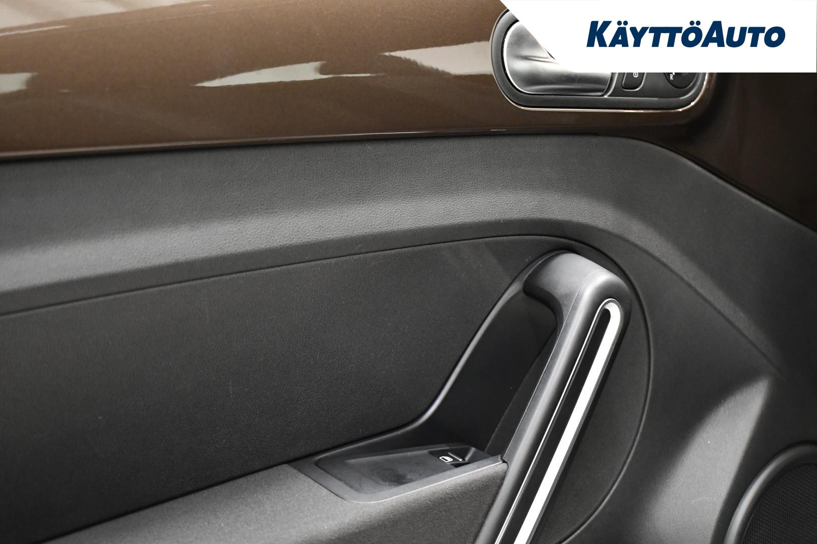 VOLKSWAGEN Beetle 2013