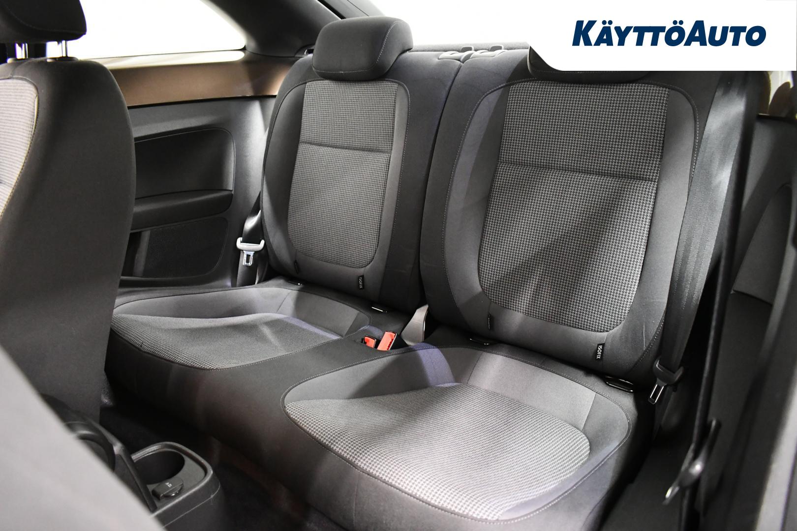 VOLKSWAGEN Beetle 2013