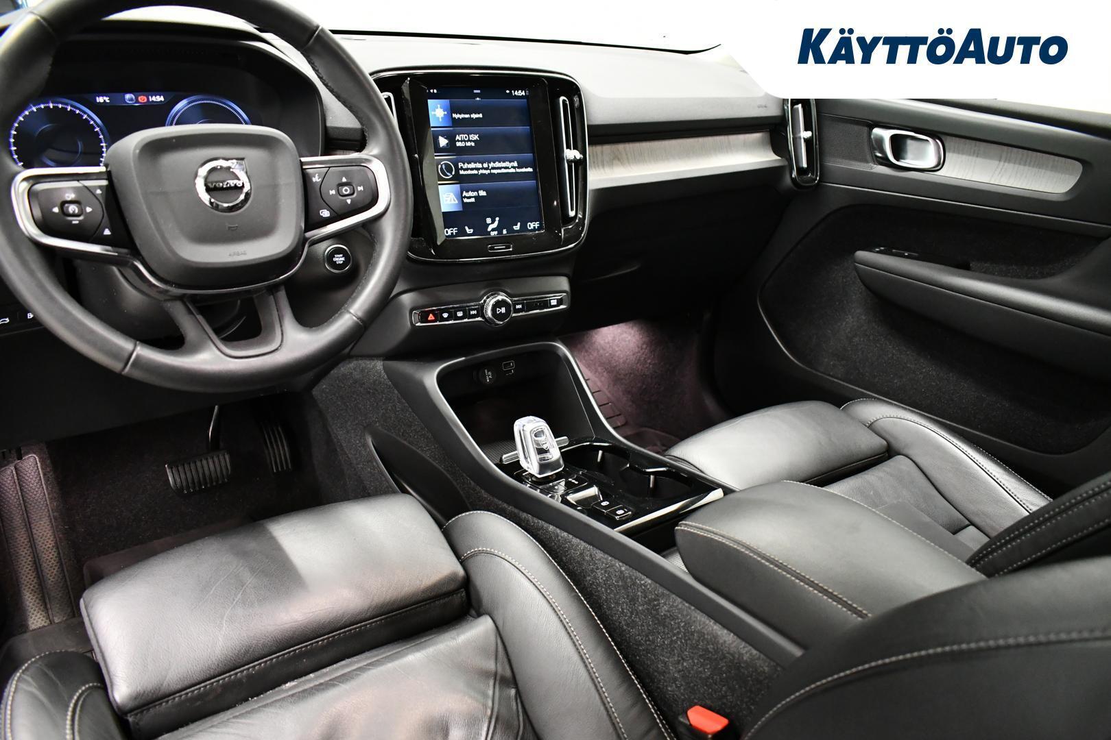 VOLVO XC40 2021