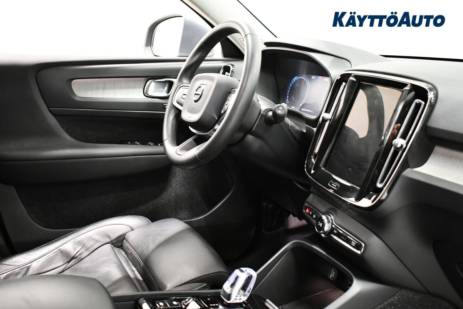 VOLVO XC40 2021