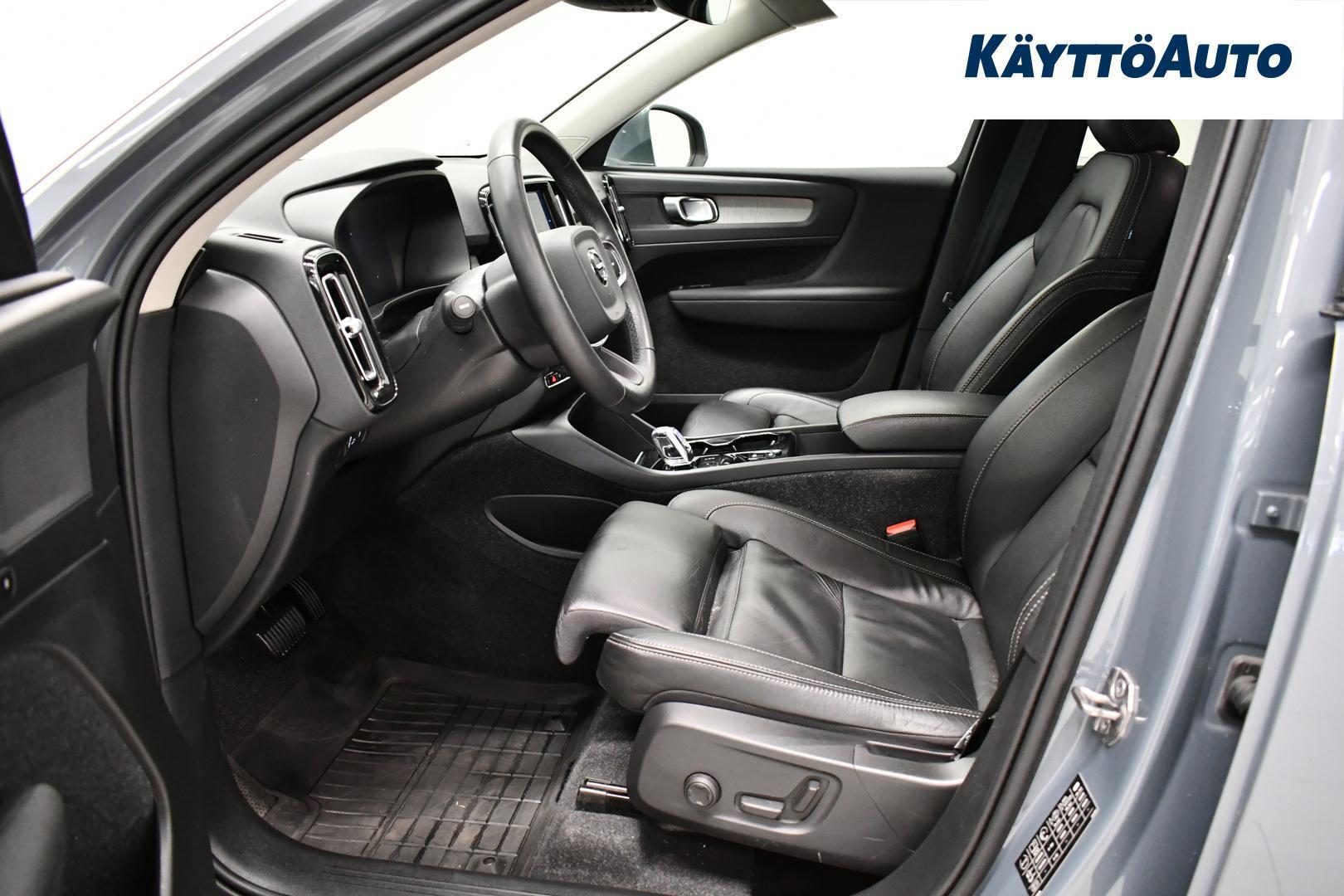 VOLVO XC40 2021