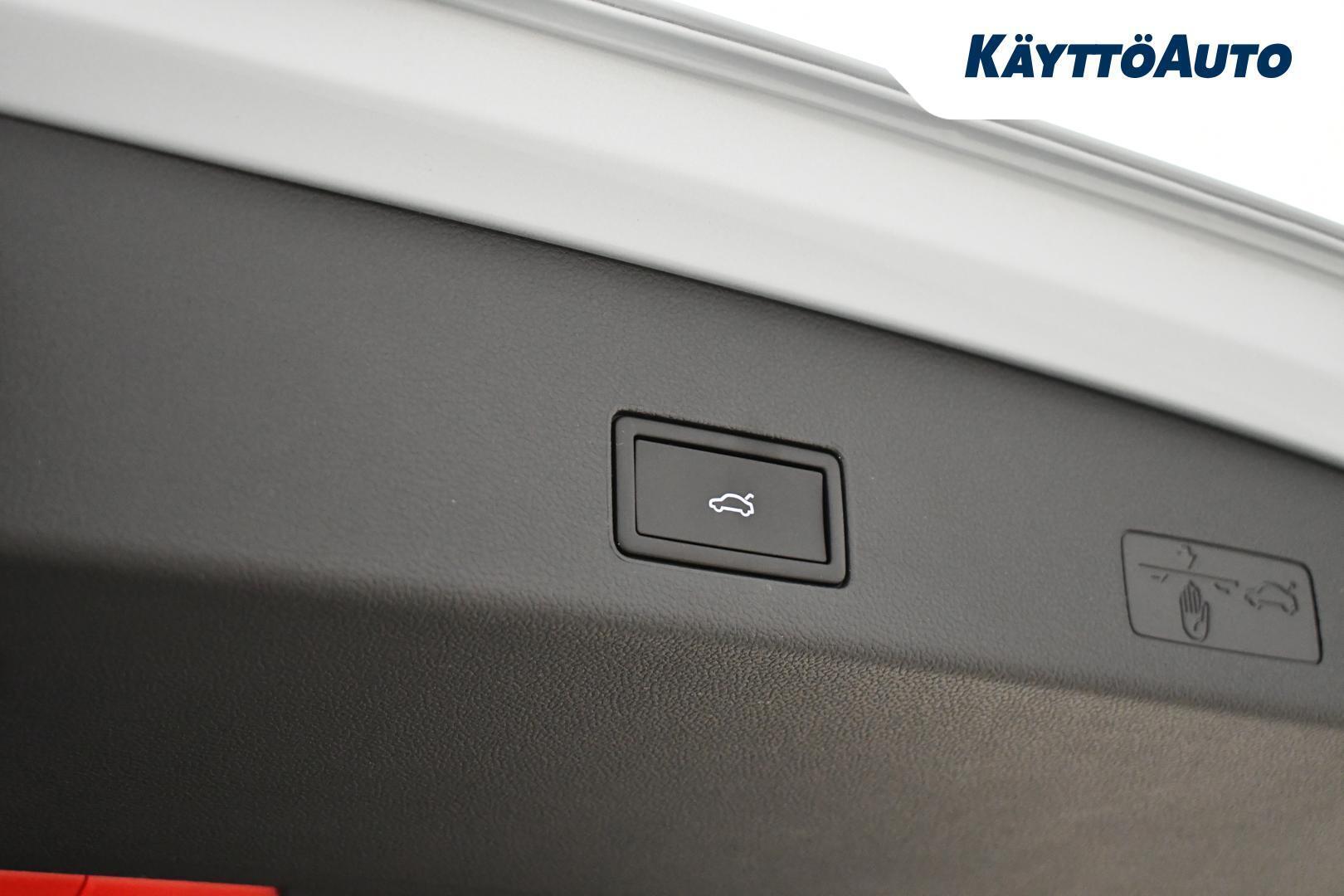 VOLKSWAGEN Golf Variant 2025