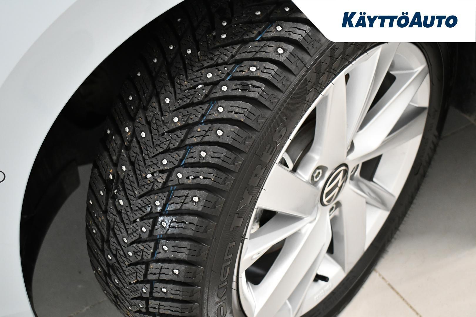 VOLKSWAGEN Golf Variant 2025