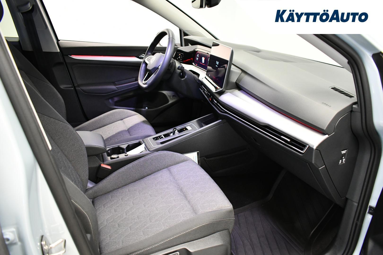 VOLKSWAGEN Golf Variant 2025