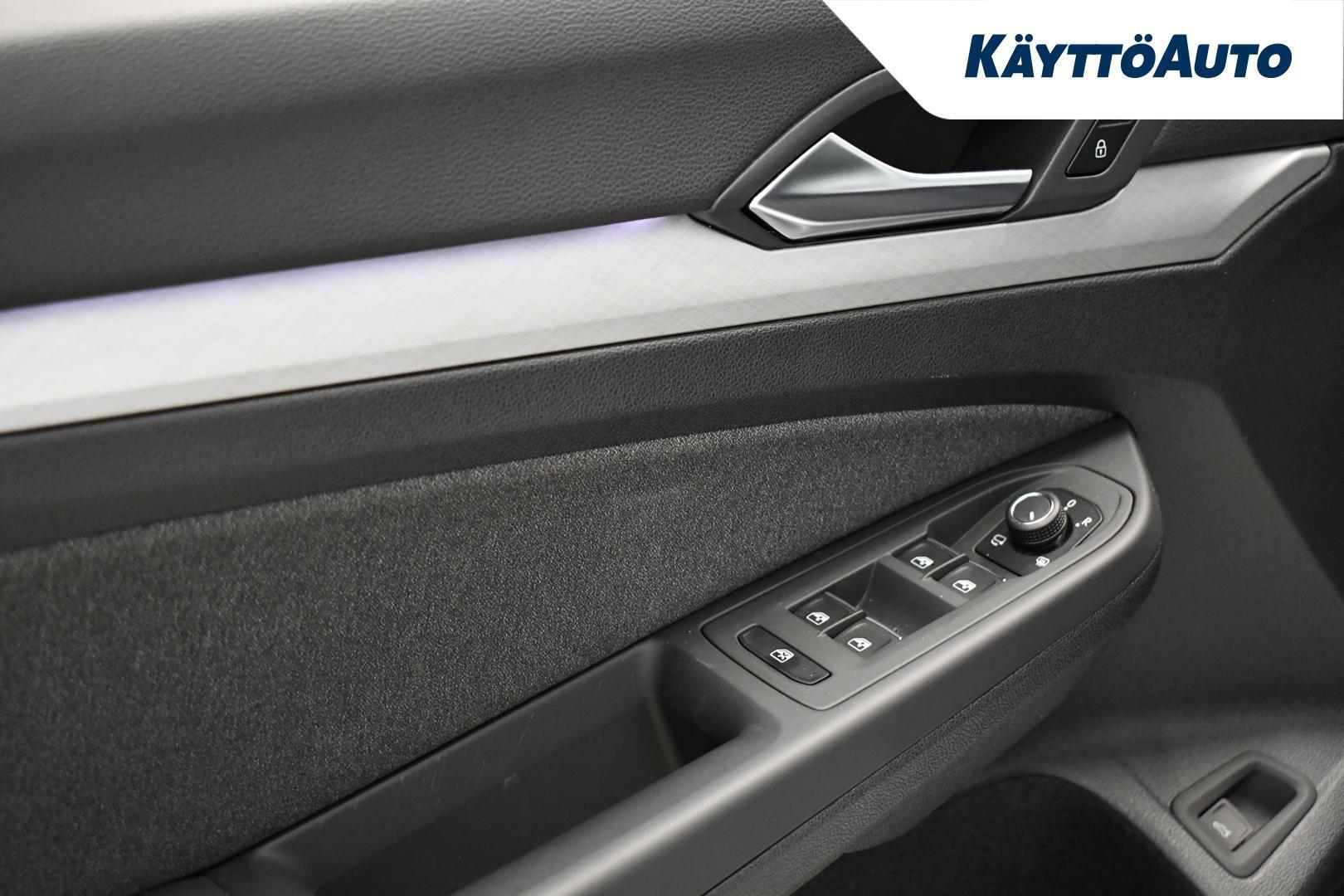 VOLKSWAGEN Golf Variant 2025