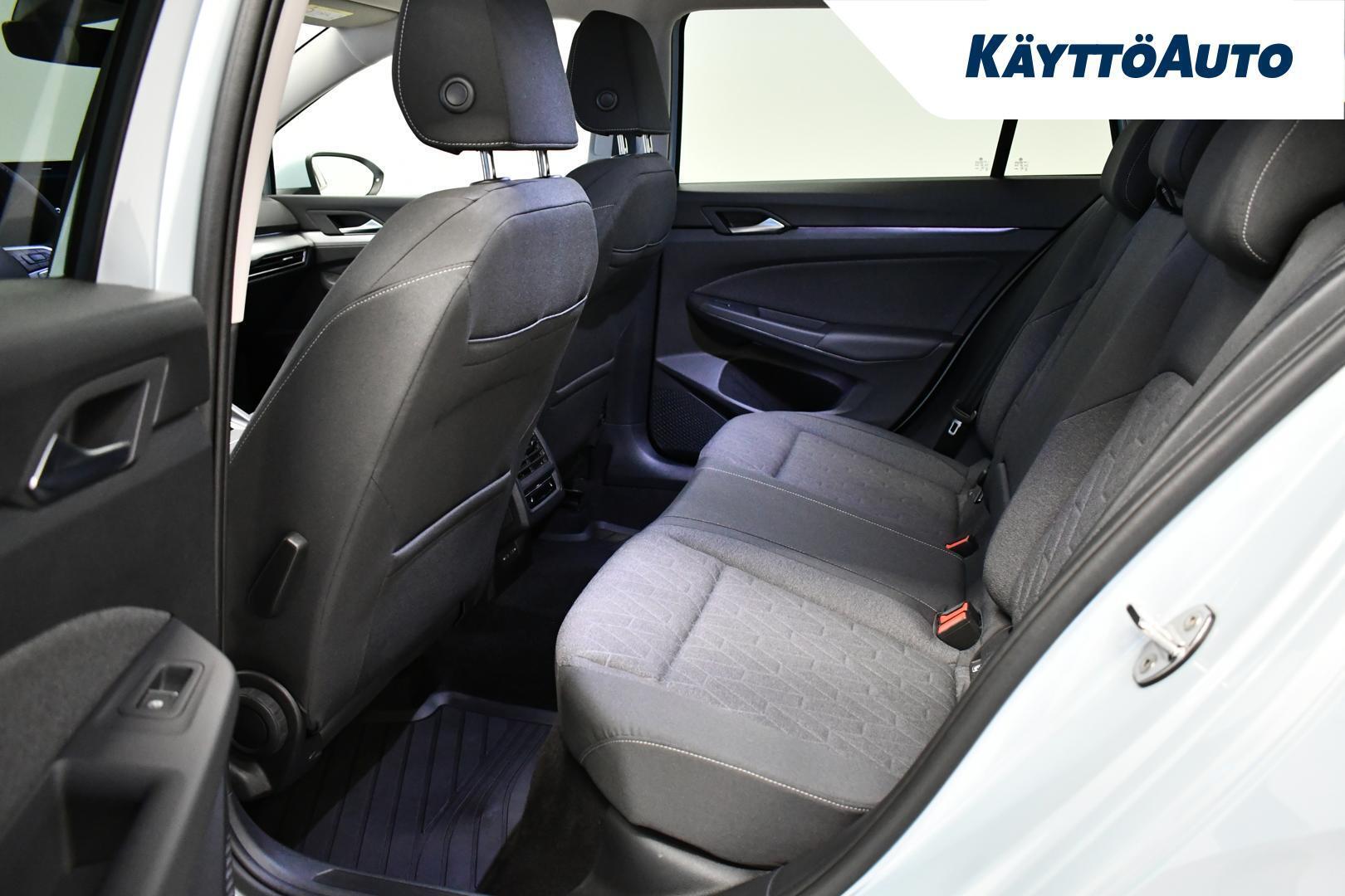 VOLKSWAGEN Golf Variant 2025