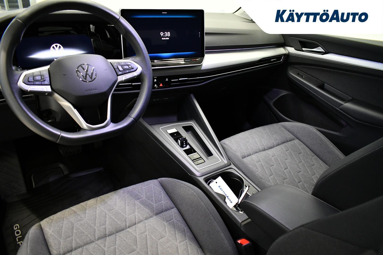 VOLKSWAGEN Golf Variant 2025