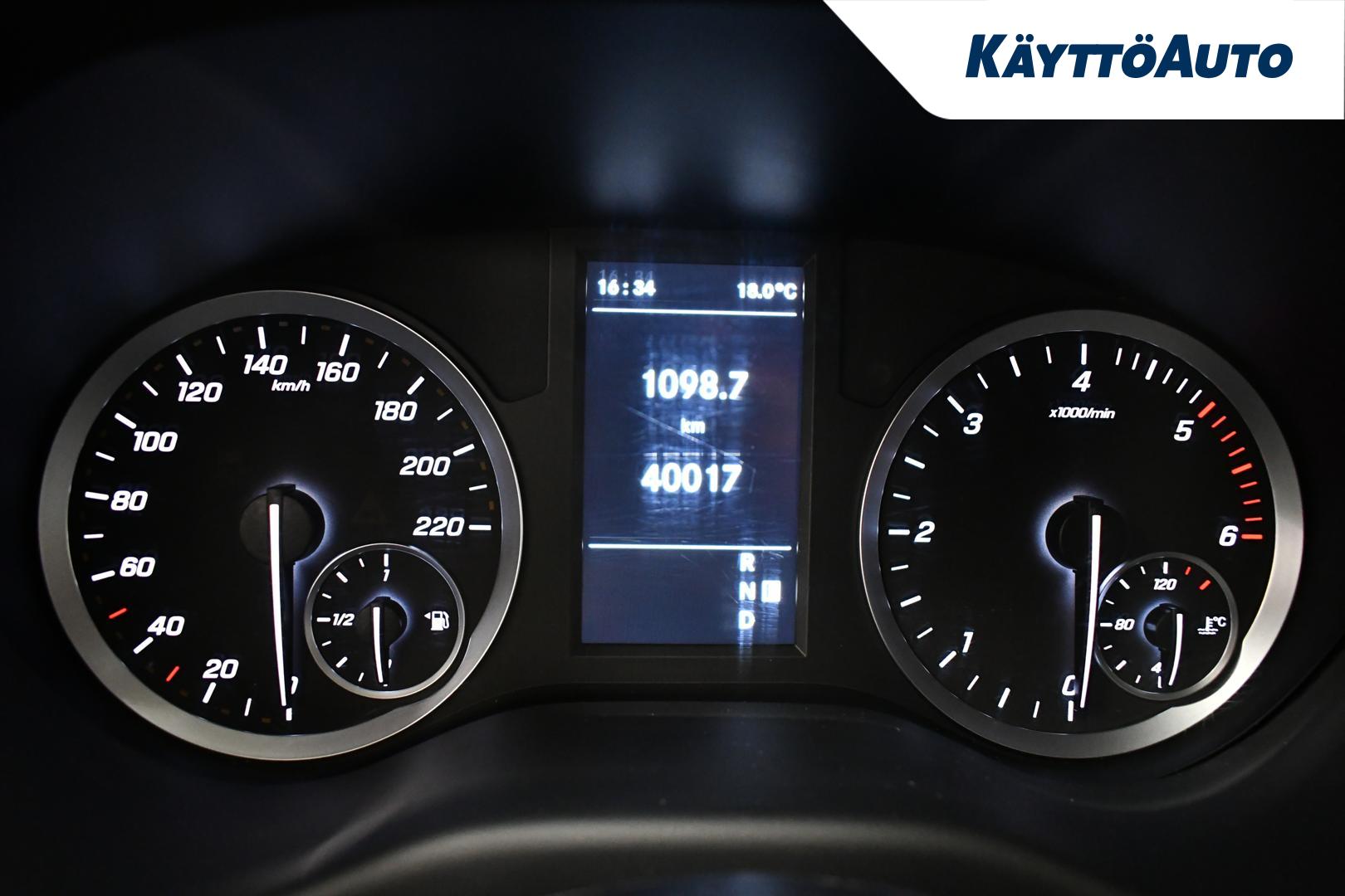 MERCEDES-BENZ Vito 2023