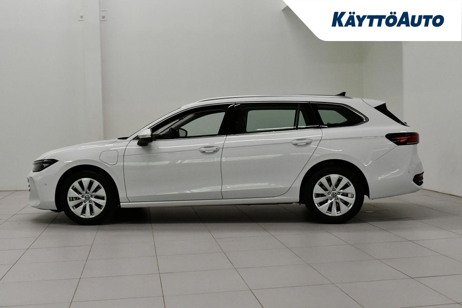 VOLKSWAGEN Passat 2