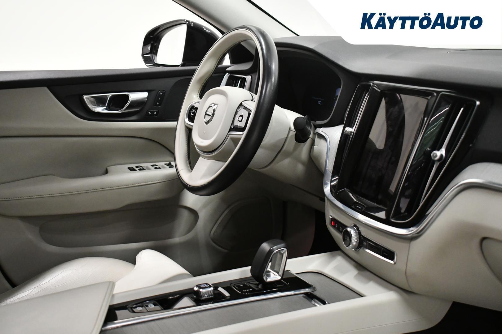 VOLVO S60 2023
